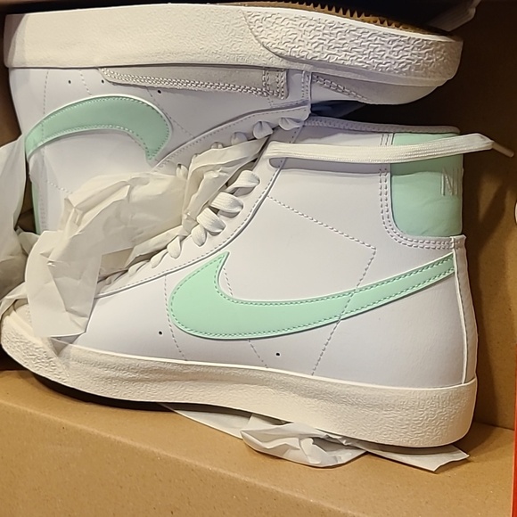 Nike Kids Sneakers - White and Mint - Picture 6 of 7